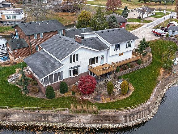 3rd image of 301 Dogwood Pl