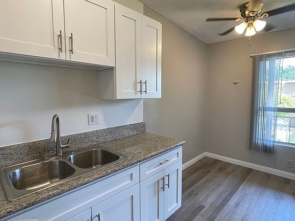 2nd image of 1901 E Wilshire Ave APT 6