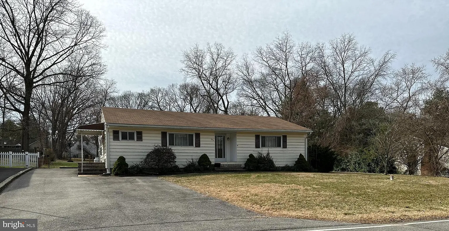 283 Pinewood Rd photo 1
