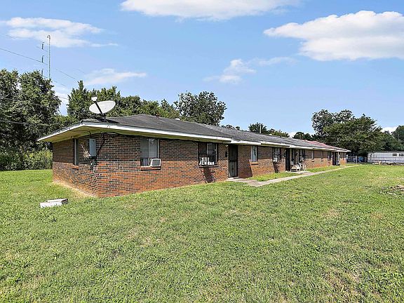 3rd image of 2104 S Park Dr