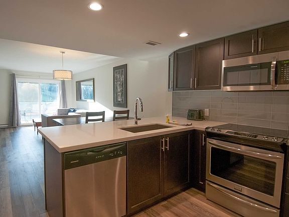 4th image of 80 Horseshoe Valley Blvd #402