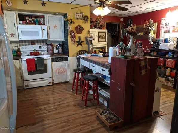 920 W Pine St, Coal Township, PA 17866