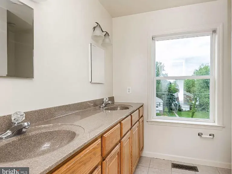 5235 Crowson Ave #6 — Photo 3