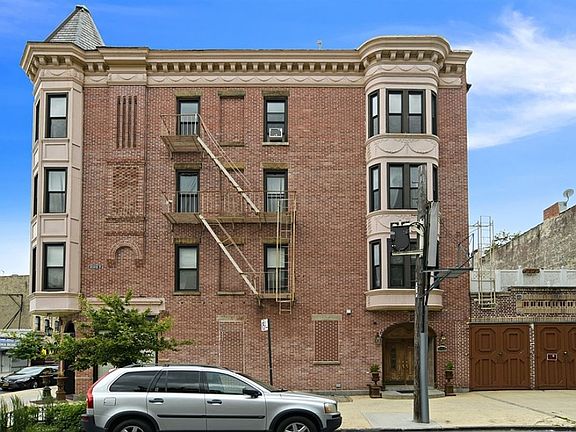 2nd image of 101 Saratoga Ave