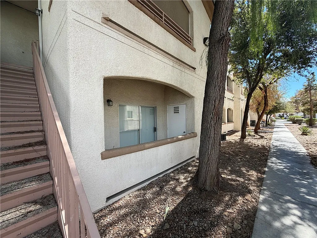 2 bed, 2.0 bath, 958 sqft, $1,350 — Photo 4