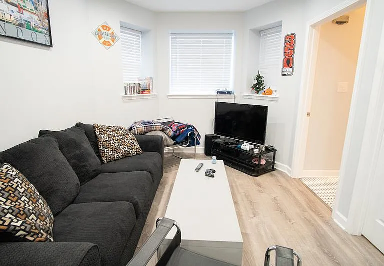 3225 N Wilton Ave #G — Photo 6