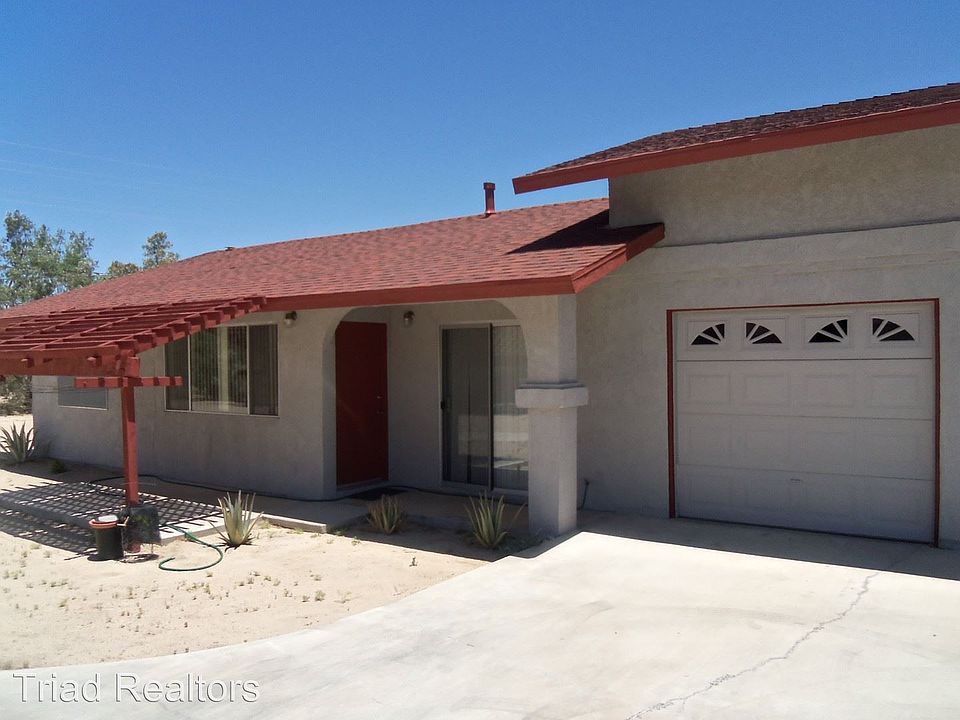 1st image of 73586 Sun Valley Dr APT 4