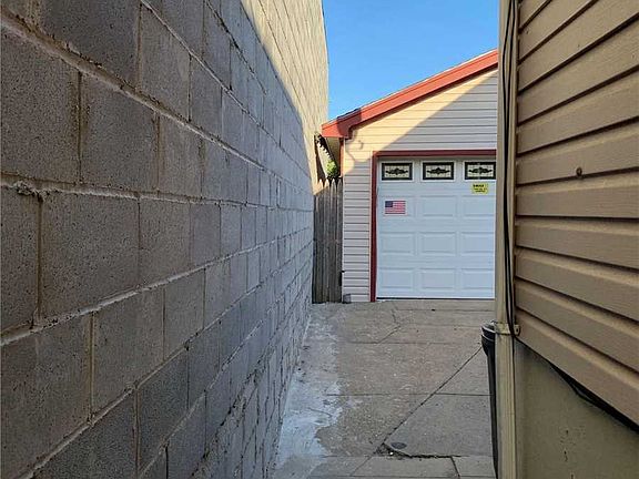 3rd image of 330 Beach 74th St