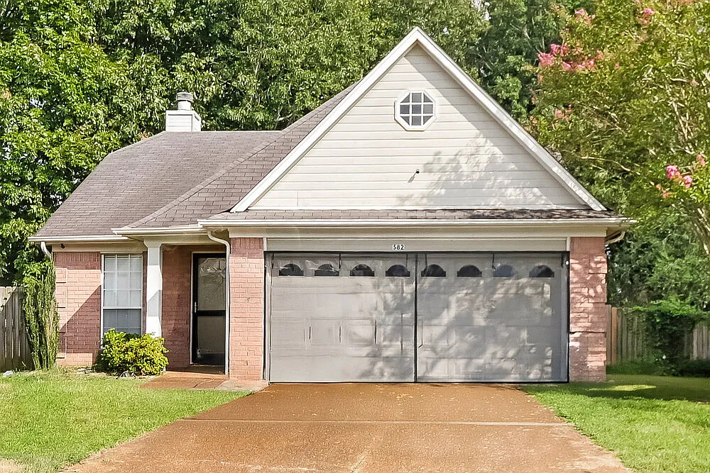 3 bed, 2.0 bath, 1253 sqft, $1,635 — Photo 1