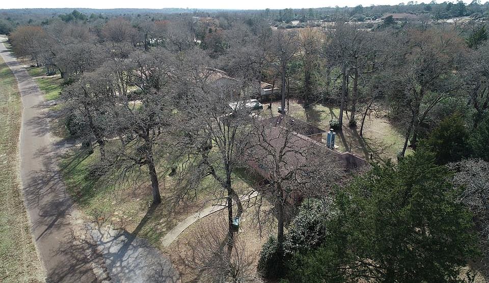 1st image of 15 Lakefront Dr