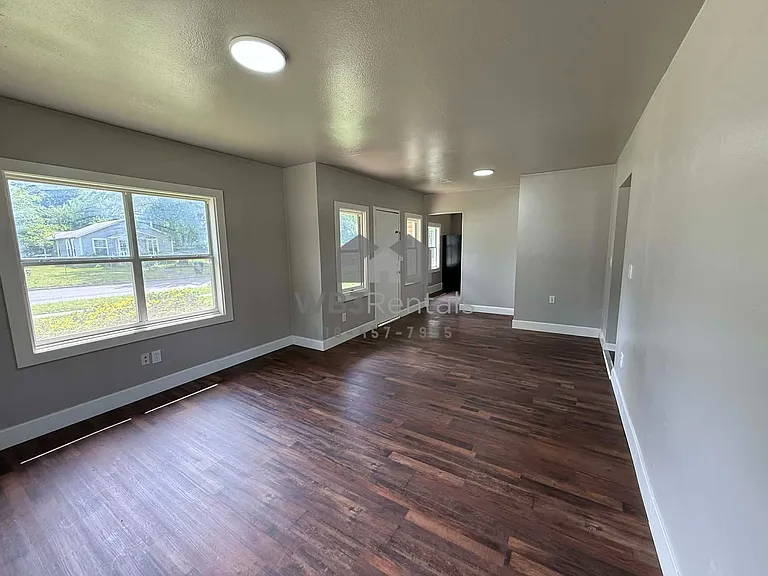 917 N Vinita Ave — Photo 3