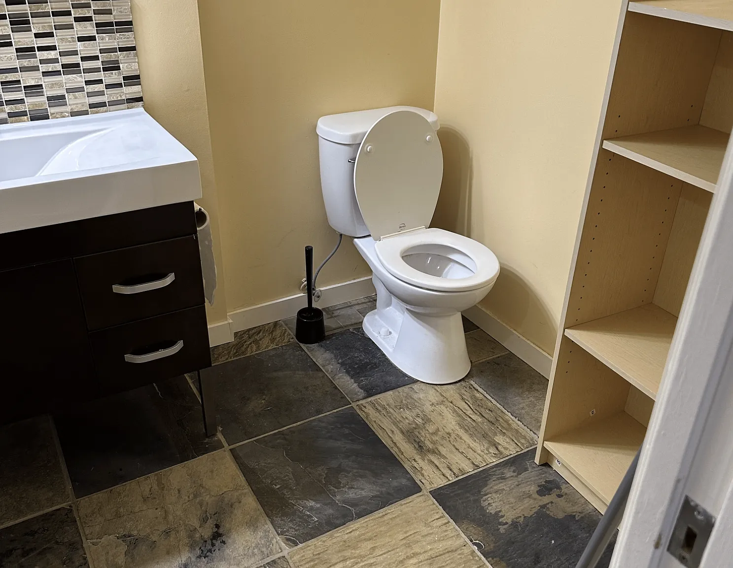 1210 Falcon Dr — Photo 3