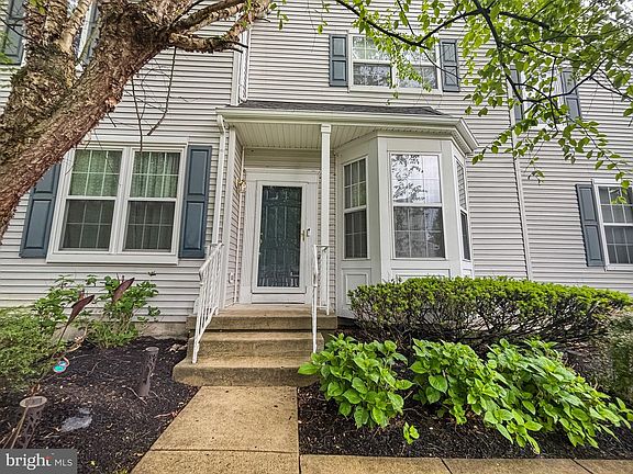 3rd image of 49 Ross Way