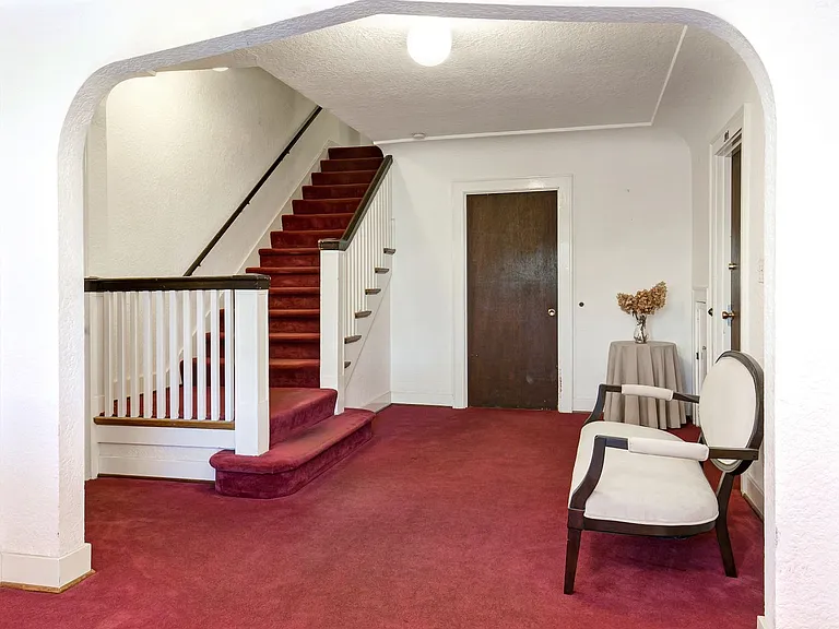 416 Summit Ave E — Photo 28