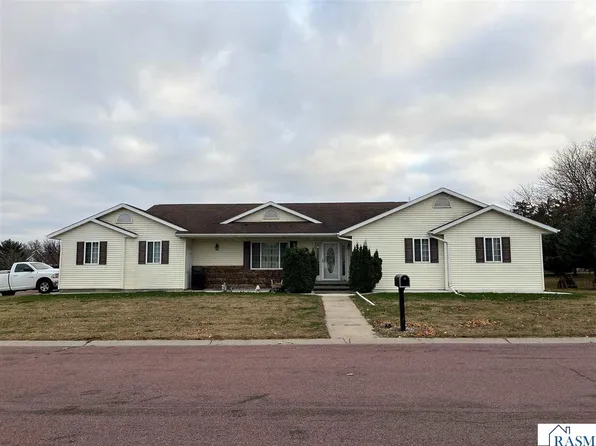 1007 Westwood Dr, Saint James, MN 56081