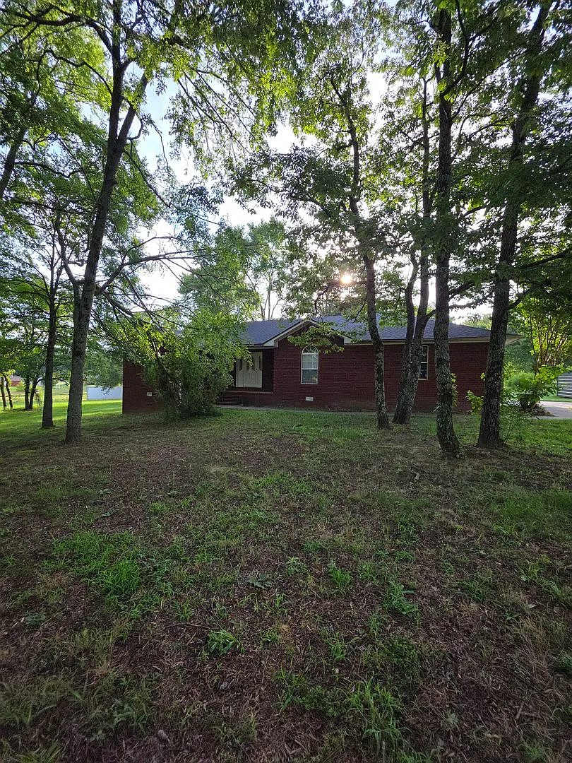 120 Coffman Dr — Photo 1