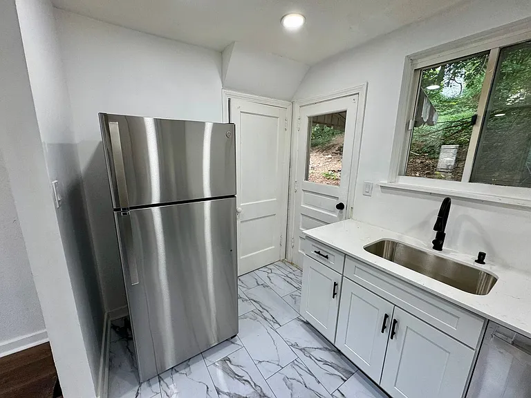 2432 Starkamp St — Photo 17