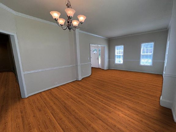 3rd image of 417 Oakhall Dr