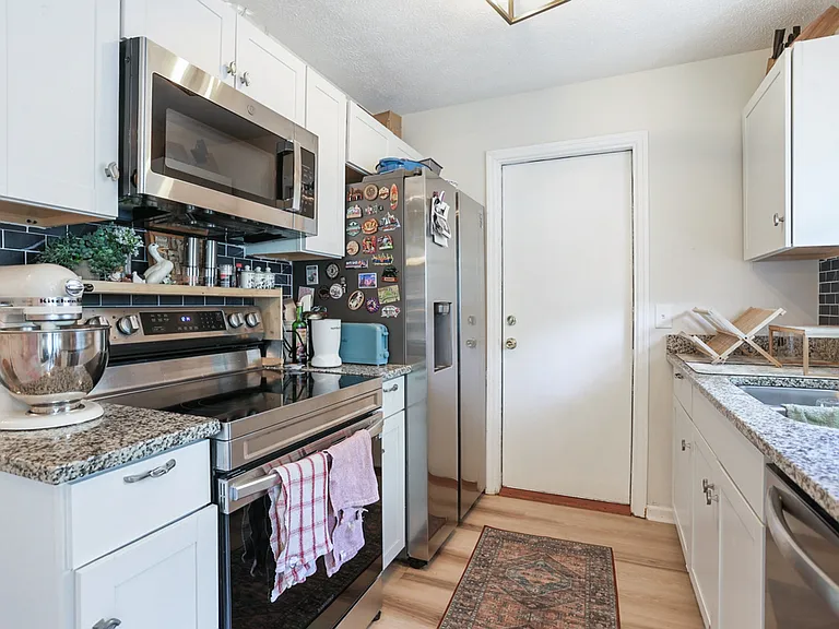 143 Cambridge Dr — Photo 21