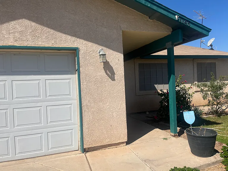 1145 S Fresno Ave — Photo 1