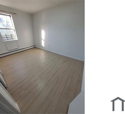 3rd image of 1480 Oakley St Floor 1
