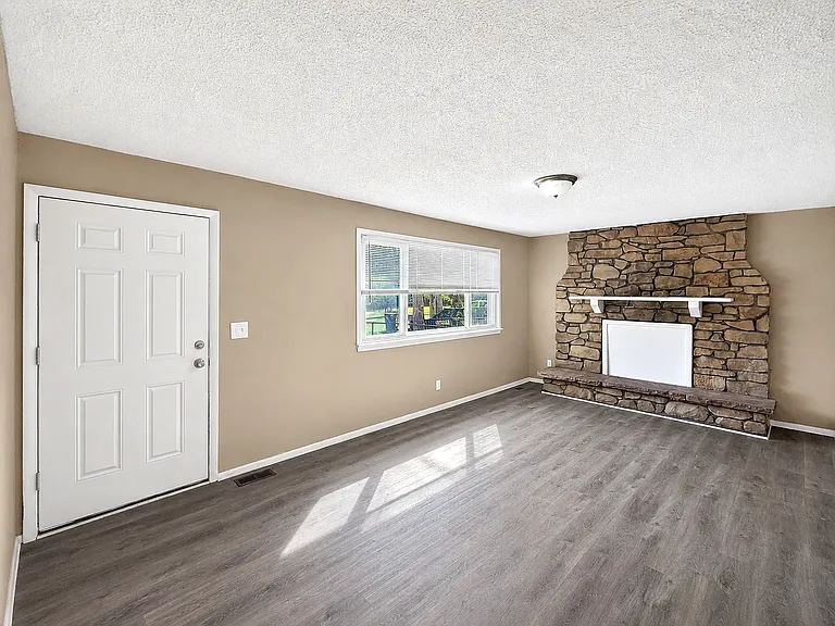 2916 S Roena St — Photo 3