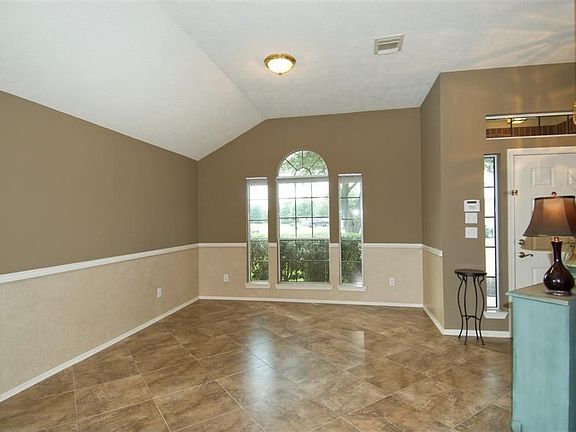 4th image of 21003 Welwick Ct