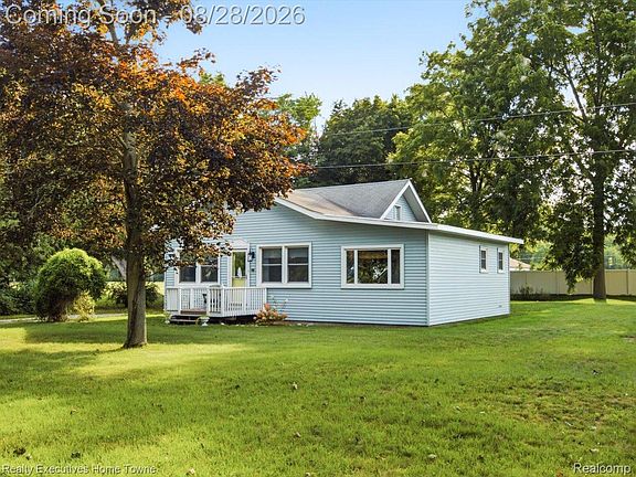 3rd image of 6965 Lakeport Dr