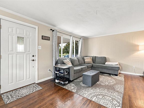 4th image of 2202 Juanita Dr