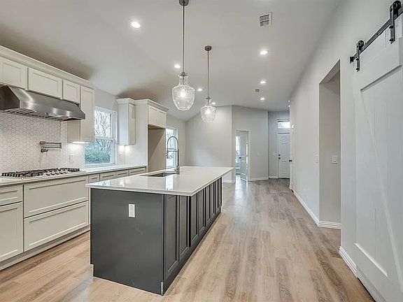 3rd image of 1904 Fairhaven Ct