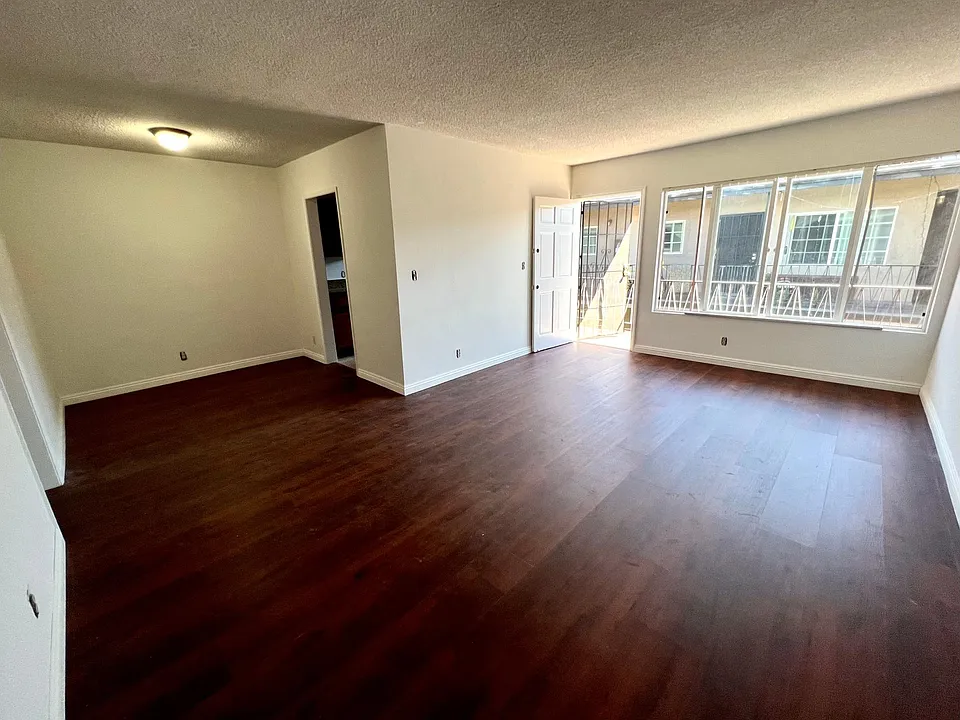 16112 Van Ness Ave #6