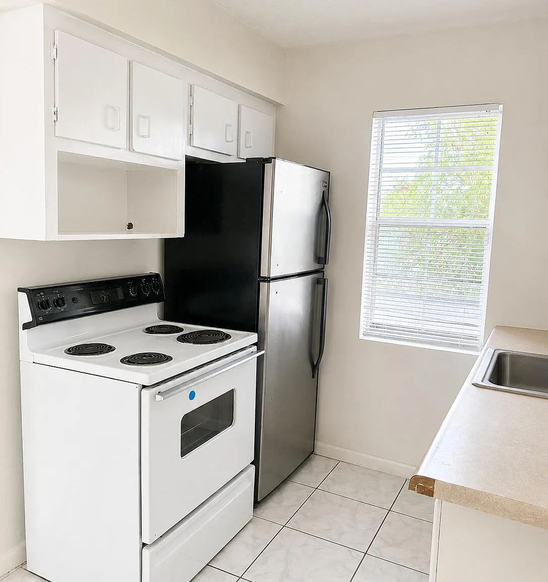 2 bed, 1.0 bath, 750 sqft, $1,749 — Photo 2