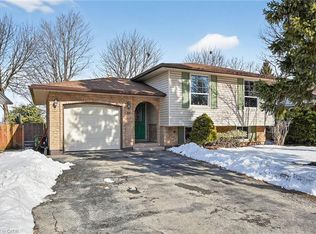 33 Appleford Rd, Hamilton, ON L9C 6B5