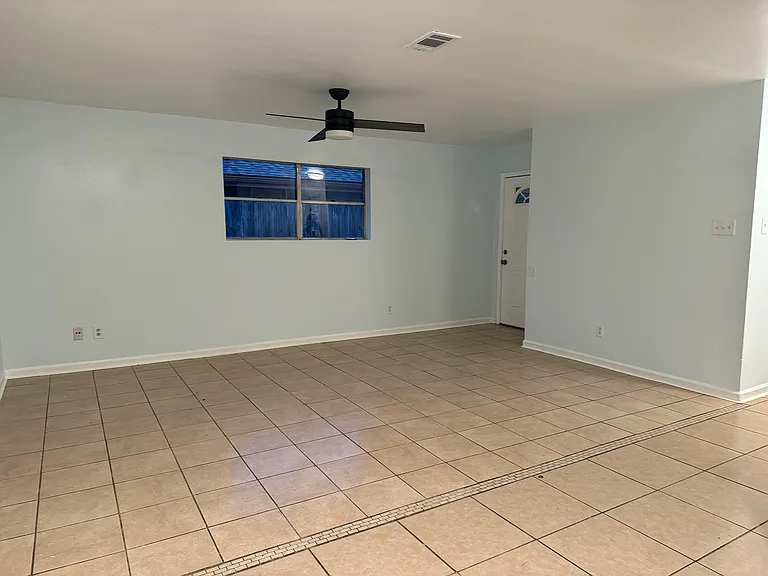 411 E Solidell St — Photo 7