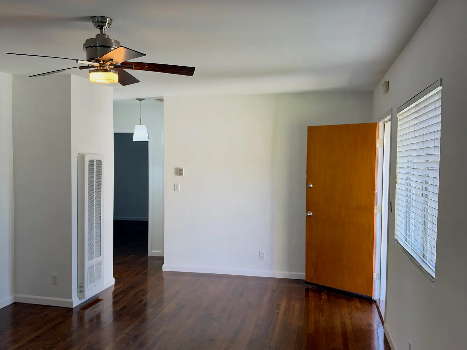 2 bed, 900 sqft, $2,900 — Photo 3
