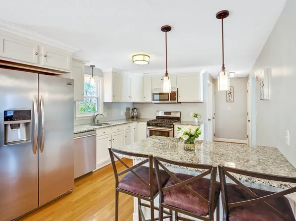 801 Washington St APT 5, Pembroke, MA 02359