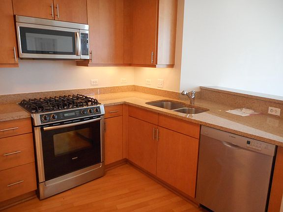 3rd image of 60 E Monroe St Unit 4008