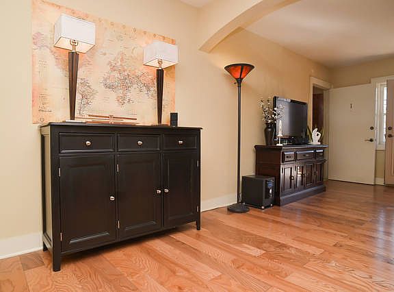 4th image of 4504 Holly St #1