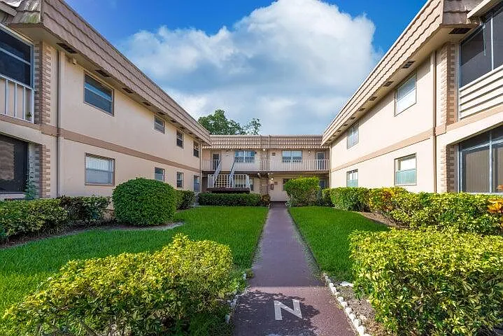 2 bed, 2.0 bath, 988 sqft, $1,600 — Photo 2