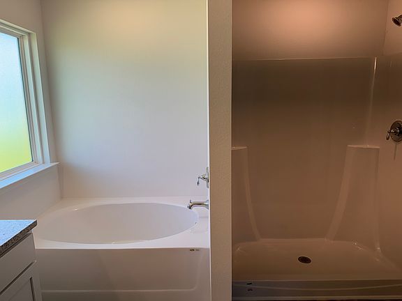 4th image of 58 Sawbrier St