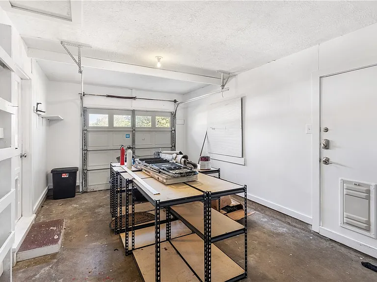 209 Helena St — Photo 23