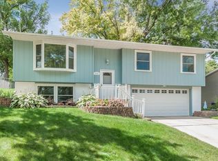 1400 Parkview Dr, Marion, IA 52302