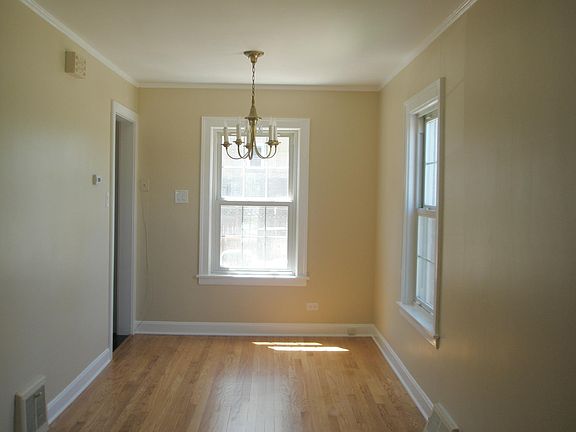 3rd image of 1001 S Lyman Ave