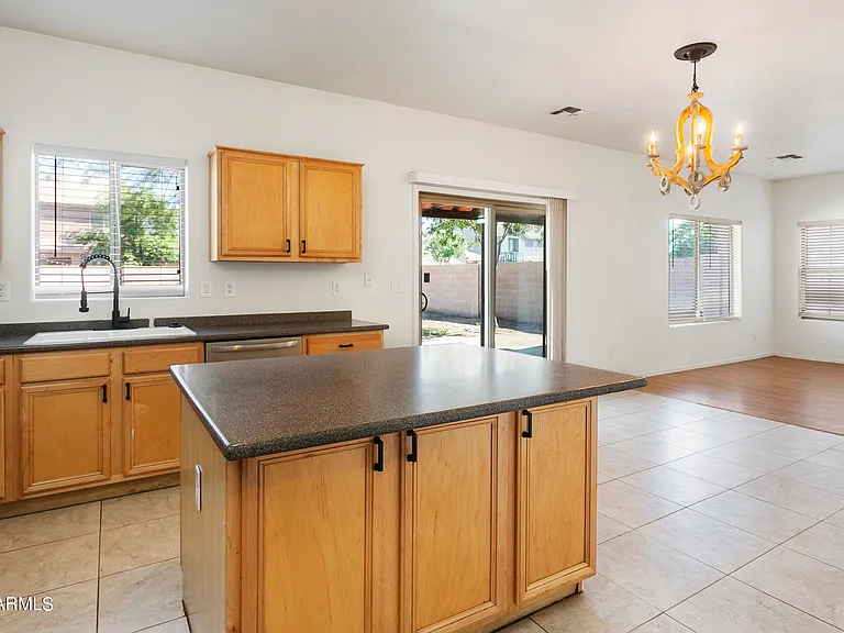 1042 W Desert Basin Dr — Photo 10