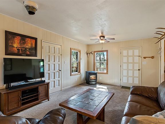 5th image of 704 Yellow Pine Dr