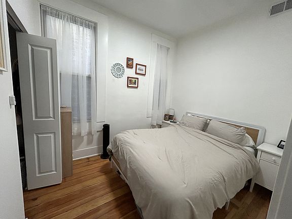 5th image of 1140 N Winchester Ave #2R