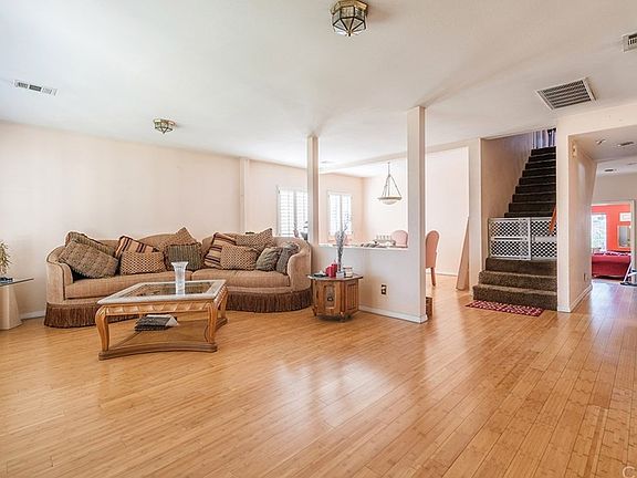 4th image of 131 W Ellis Ave