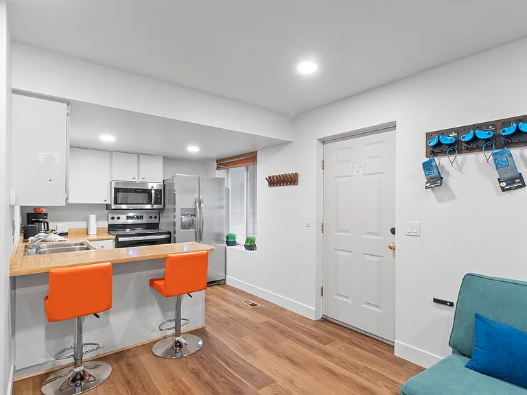 Entry / Kitchen
