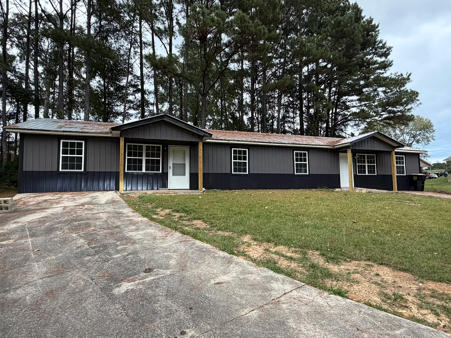 3 bed, 1200 sqft, $1,350 — Photo 1
