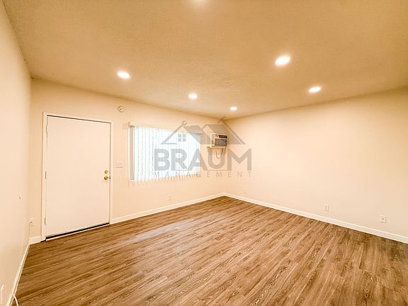 2nd image of 15546 Vanowen St #9